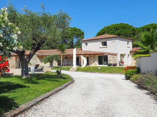 Villa à vendre 745 000 € 7 pièces 4 chambres 215 m² 1 700 m² de terrain Montagne des Chèvres Villeneuve les Avignon 30400