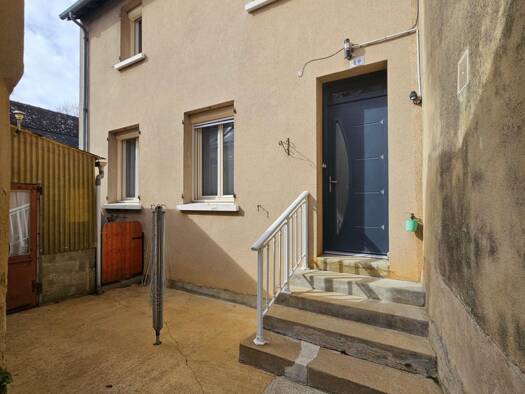 Maison à vendre 229 500 € 4 pièces 3 chambres 102 m² 603 m² de terrain Coulans-sur-Gée 72550