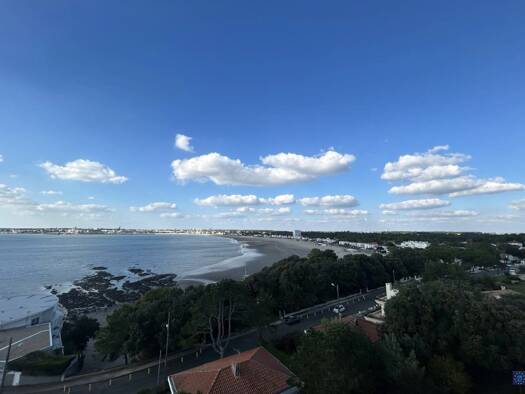 Appartement à vendre 236 750 € 2 pièces 1 chambre 45,2 m² Étage 6/6 Saint-Georges-de-Didonne 17110