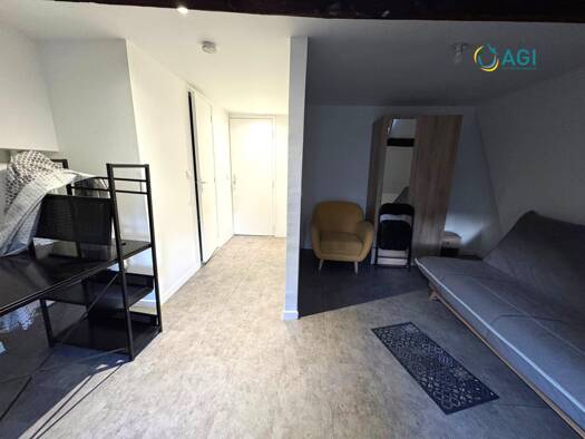 Appartement à louer - logement étudiant 518 € 1 pièce 14,2 m² Étage 3/3 Centre Ville-Cathédrale-Marché-Grande Île-Clos Godet Meaux 77100