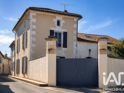 Maison de ville à vendre 279 500 € 10 pièces 5 chambres 264 m² 336 m² de terrain Hiersac 16290