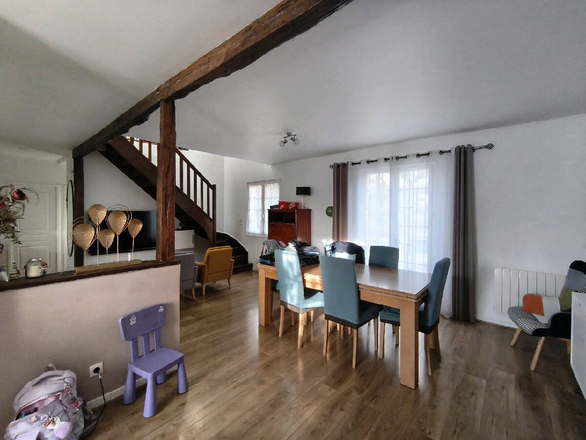 Maison à vendre, 134m², VALLANGOUJARD