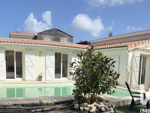 Maison à vendre 388 000 € 4 pièces 3 chambres 122 m² 351 m² de terrain Sud Est Le Taillan-Médoc 33320