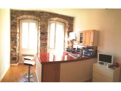 Appartement à louer 420 € 2 pièces 1 chambre 45 m² Étage 3/6 Bastia 20200