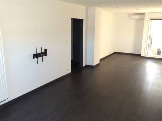 Appartement à vendre 159 900 € 4 pièces 2 chambres 62 m² Étage 4/4 Pyanet-Pere Eternel Hyères 83400