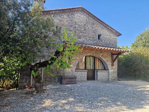 Maison à vendre 519 000 € 8 pièces 5 chambres 280 m² 3 930 m² de terrain Saint-André-de-Cruzières 07460