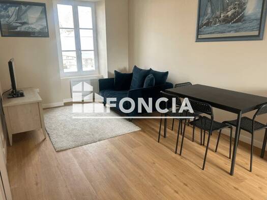 Appartement à louer 725 € 2 pièces 1 chambre 40,1 m² RDC Centre Ville Niort 79000