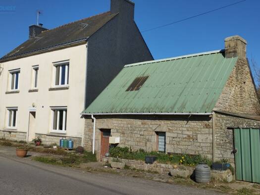 Maison à vendre 86 400 € 3 pièces 2 chambres 100 m² 4 717 m² de terrain Guiscriff 56560