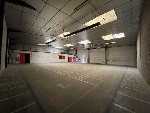 Local commercial à louer 2 400 € 360 m² de surface de vente Saint-Clément 89100