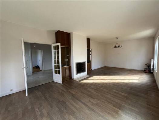 Maison à vendre 186 375 € 7 pièces 4 chambres 214 m² 675 m² de terrain Vernet St Amand Montrond 18200