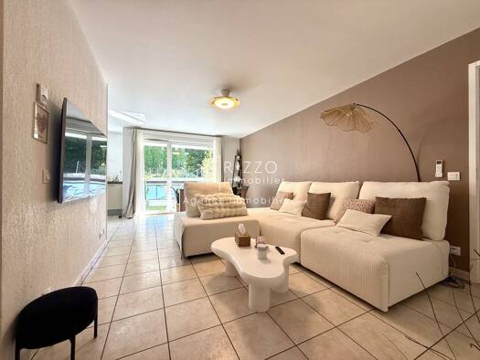 Appartement à vendre 370 000 € 4 pièces 3 chambres 82,3 m² Étage 1/5 La Roche-sur-Foron 74800