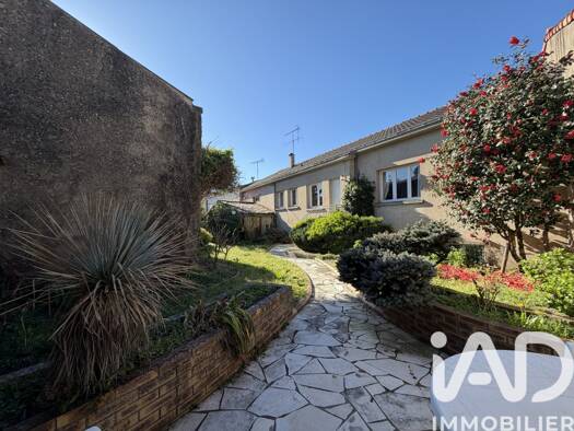 Maison de ville à vendre 167 000 € 7 pièces 2 chambres 186 m² 472 m² de terrain La Châtaigneraie 85120