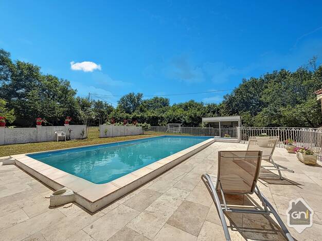 Maison à vendre 450 000 € 8 pièces 6 chambres 146 m² 2 220 m² de terrain Rians 83560