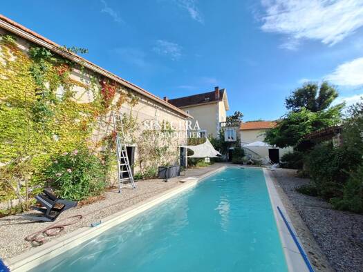 Maison à vendre 254 000 € 7 pièces 4 chambres 170 m² 1 565 m² de terrain Ribérac 24600