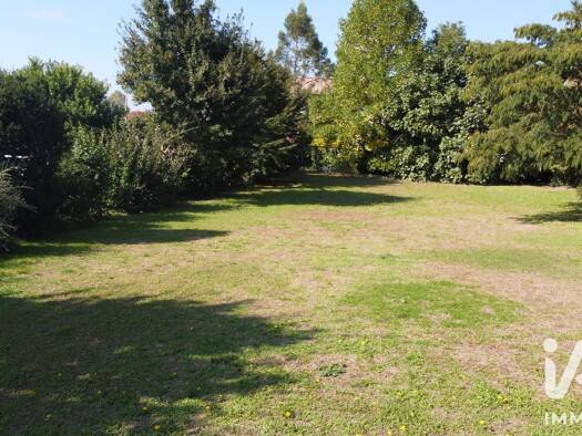 Terrain constructible viabilisé à vendre 220 000 € 972 m² de terrain Luzinay 38200