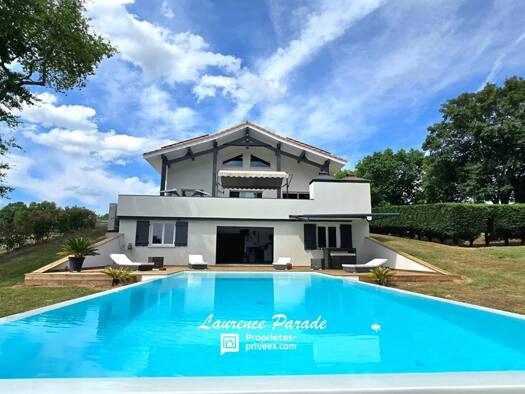 Maison à vendre 676 000 € 5 pièces 3 chambres 175 m² 4 232 m² de terrain Créon 33670
