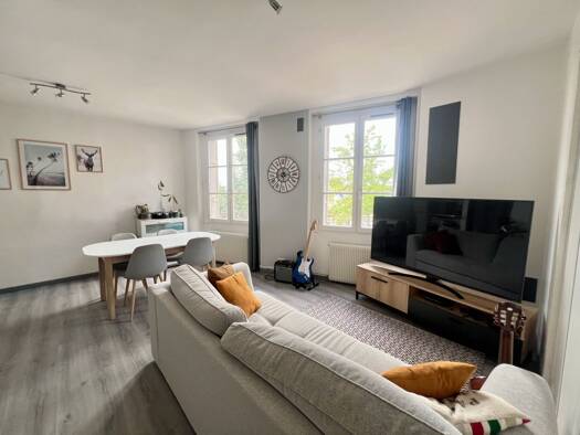 Appartement à vendre 99 000 € 2 pièces 1 chambre 52 m² Étage 1/2 Saint-Genest-Lerpt 42530