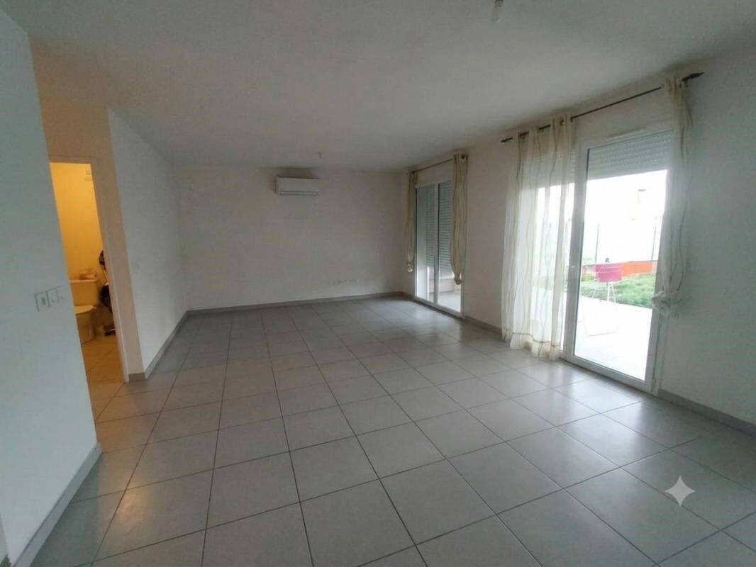 Maison à louer, 75m², GALLARGUES LE MONTUEUX