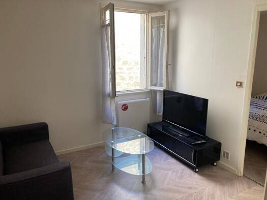 Appartement à louer 400 € 2 pièces 1 chambre 30 m² Centre Saintes 17100