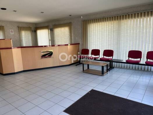 Local d'activités à louer 4 000 € 309 m² d'espace de stockage Avignon 84000