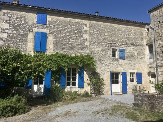 Maison à vendre 294 000 € 7 pièces 3 chambres 166 m² 610 m² de terrain Saint-Maxire 79410