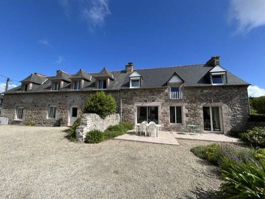 Maison à vendre 449 000 € 8 pièces 4 chambres 240 m² 3 171 m² de terrain La Bouillie 22240