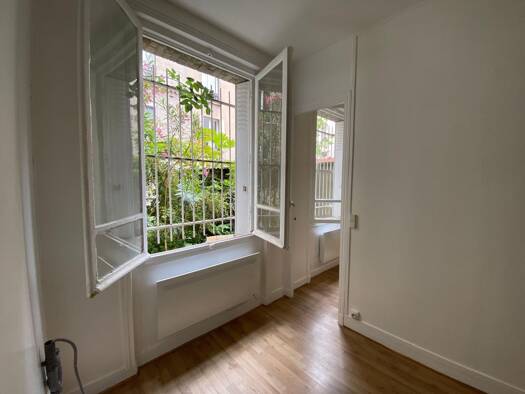Appartement à vendre 272 000 € 2 pièces 33 m² RDC/5 Télégraphe-Pelleport Saint Fargeau Paris 20ème arrondissement 75020