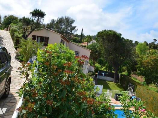 Maison à vendre 590 000 € 8 pièces 6 chambres 139 m² 978 m² de terrain Roquebrune-sur-Argens 83520