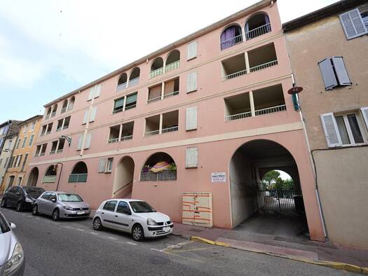 Appartement à louer 790 € 2 pièces 1 chambre 41 m² Étage 3/3 Partie Sud-Collet-Redon-Vauses-Testavins Le Muy 83490