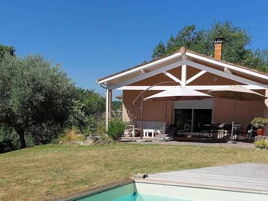 Maison de plain-pied à vendre 269 000 € 5 pièces 4 chambres 124 m² 2 727 m² de terrain Saint-Lary 32360