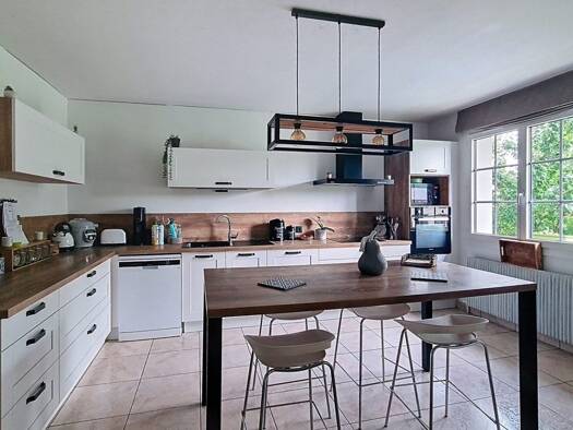 Maison à vendre 320 000 € 7 pièces 4 chambres 216,4 m² 2 236 m² de terrain Cussey-sur-l'Ognon 25870