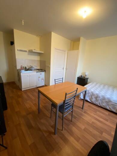 Appartement à louer 368 € 1 pièce 22 m² Dernier étage, Étage 2/2 Laval 53000