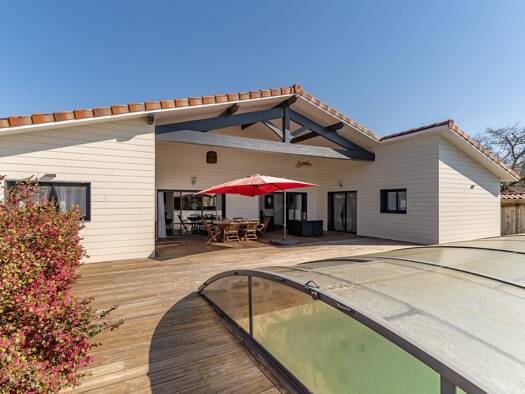 Maison à vendre 1 596 000 € 5 pièces 3 chambres 164 m² 26 958 m² de terrain Salles 33770