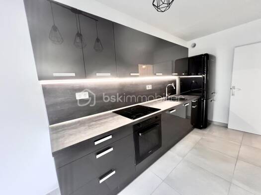 Appartement à vendre 208 000 € 4 pièces 3 chambres 80 m² Étage 4/5 Chaudannes-Clapeys Est Saint-Jean-de-Maurienne 73300