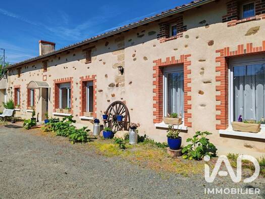 Maison à vendre 322 000 € 6 pièces 4 chambres 205 m² 17 000 m² de terrain Saint-Paul-du-Bois 49310
