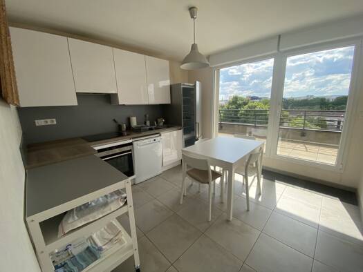 Appartement à louer 1 395 € 5 pièces 3 chambres 110 m² Étage 3/3 Metz 57000