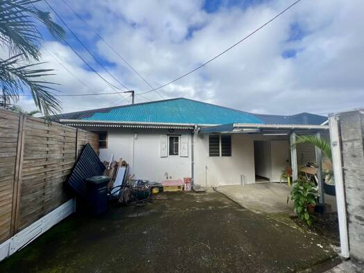 Maison de plain-pied à vendre 106 000 € 2 pièces 1 chambre 69 m² 330 m² de terrain St Joseph 97480