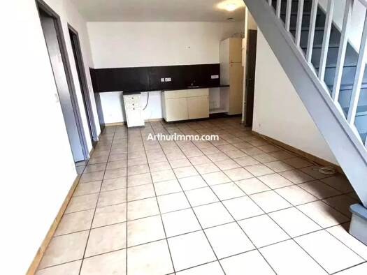 Appartement à louer 800 € 4 pièces 3 chambres 51,7 m² Étage 1/1 Ganteaume Aubagne 13400