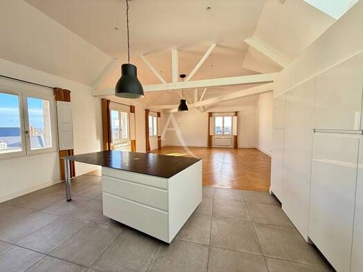 Appartement à louer 900 € 4 pièces 3 chambres 151 m² Étage 2/2 Centre Ville Château-Gontier-sur-Mayenne 53200