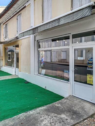 Immeuble à vendre 257 000 € 304 m² Saint-Aigulin 17360