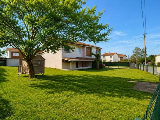 Maison à vendre 160 000 € 4 pièces 3 chambres 89,2 m² 537 m² de terrain Saint-Savin 33920