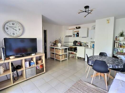 Appartement à vendre 255 000 € 3 pièces 2 chambres 58 m² RDC Rousset 13790