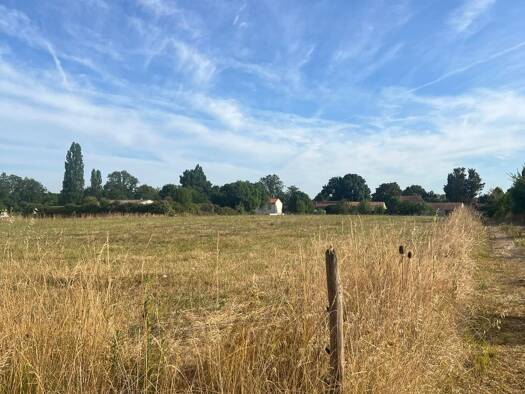 Terrain constructible à vendre 80 000 € 4 992 m² de terrain Saint-Loup 17380