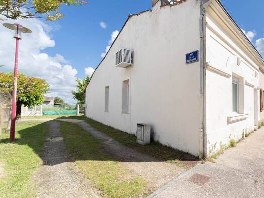 Maison à vendre 189 990 € 4 pièces 2 chambres 73 m² 1 061 m² de terrain Montendre 17130