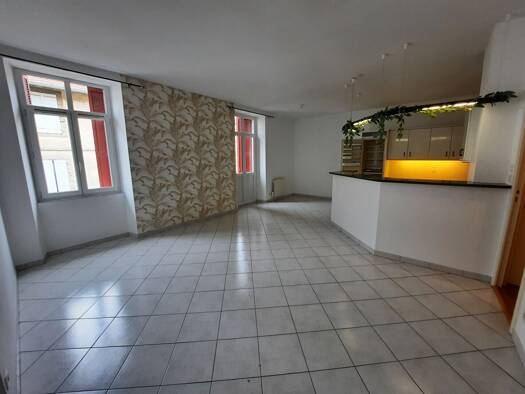 Appartement à louer 1 445 € 4 pièces 3 chambres 102 m² Étage 2/3 Centre Ville Saint Jean de Luz 64500