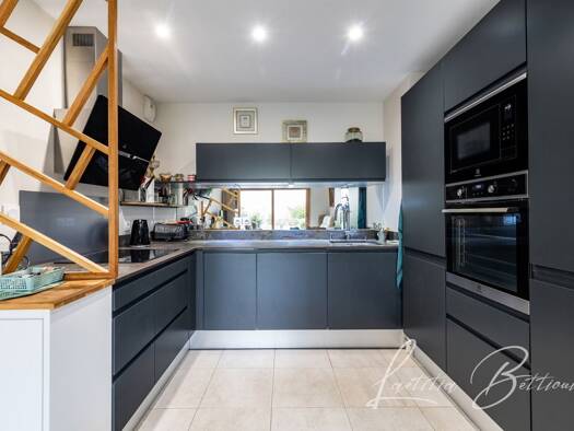 Appartement à vendre 319 900 € 3 pièces 2 chambres 61 m² Nansouty - Saint Genès Bordeaux 33800