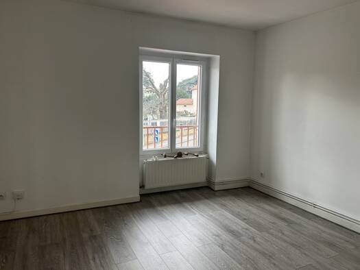 Appartement à louer 690 € 3 pièces 2 chambres 70 m² Étage 1/1 Villefranche-sur-Saône 69400