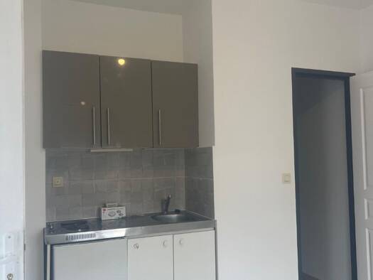 Appartement à louer 380 € 1 pièce 17 m² RDC Notre Dame du Thil-Saint Lucien Beauvais 60000