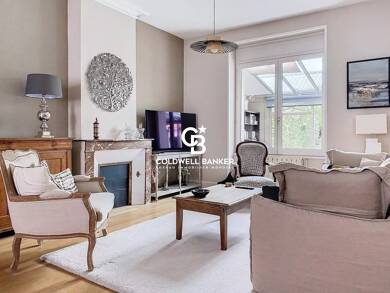 Hôtel particulier à vendre 556 000 € 9 pièces 4 chambres 240 m² 194 m² de terrain Saintes 17100