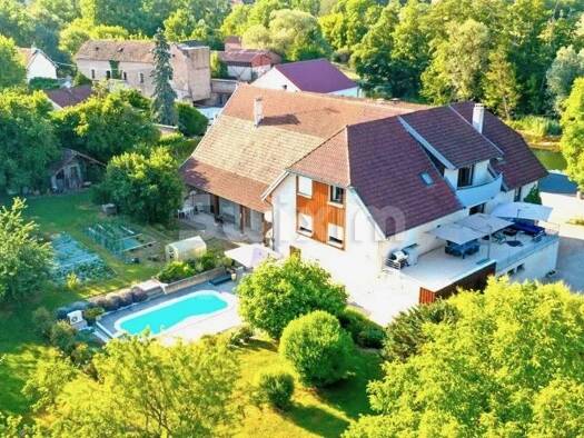 Maison à vendre 670 000 € 13 pièces 9 chambres 448 m² 4 434 m² de terrain Émagny 25170